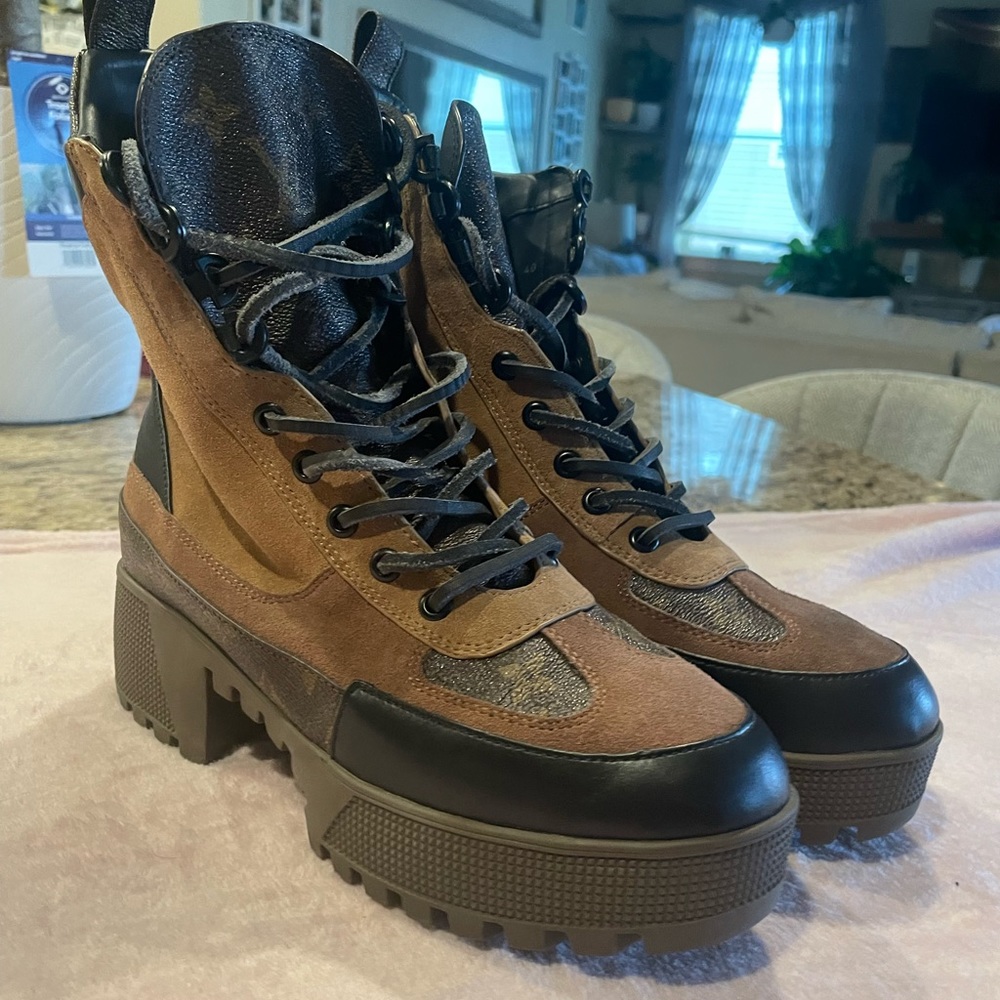 LV combat boots